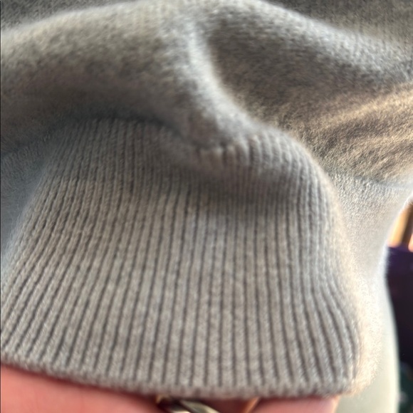 Wilfred Gray V-Neck Sweater Aritzia new without tags - Picture 7 of 10